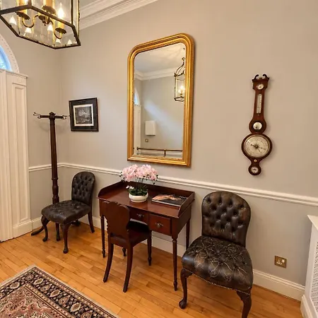 Exceptional Georgian Near St Stephens Apartment *