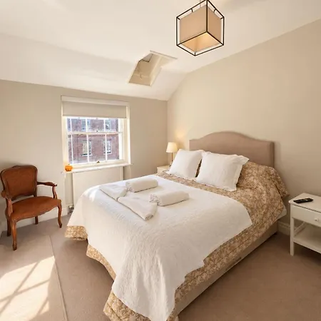 Exceptional Georgian Near St Stephens * Dublin