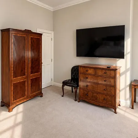 Exceptional Georgian Near St Stephens * Dublin